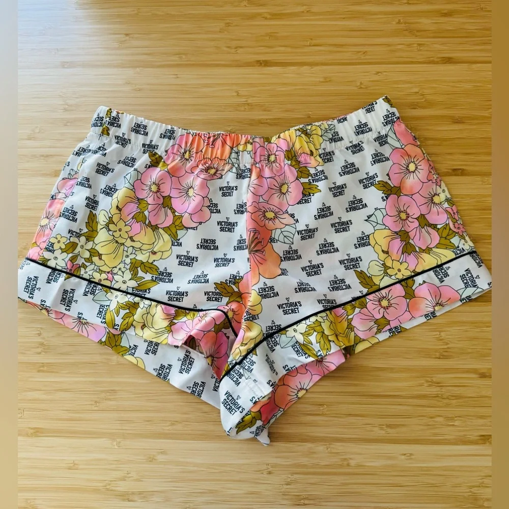 Victoria’s Secret Satin Pajama Set Top & Short Floral Logo Xs - Picture 8 of 10